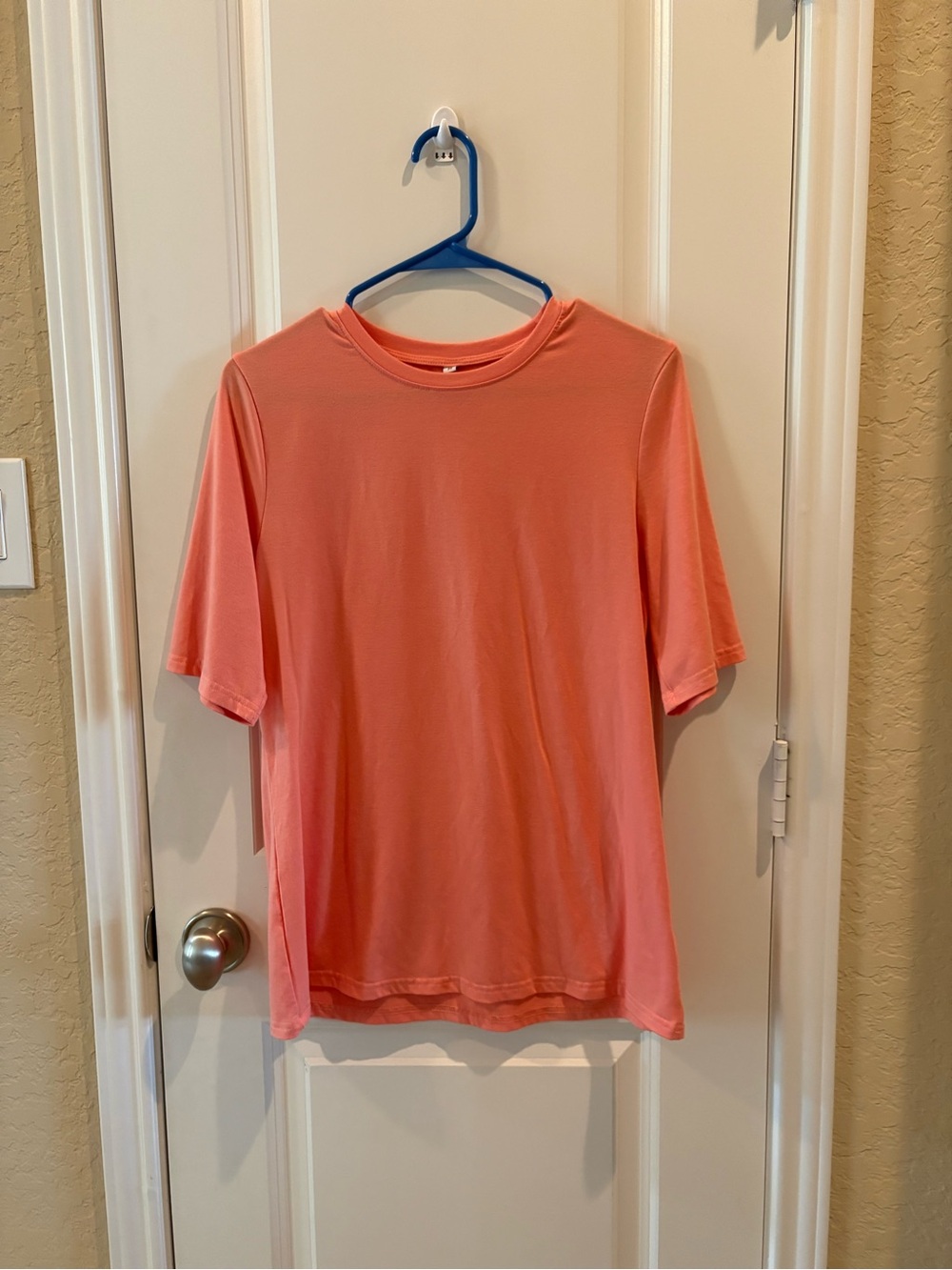 Women's Coral Short-Sleeve Crewneck Tee